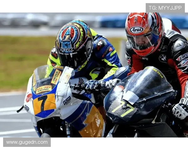 摩托GP赛季冲刺 各大车队为最后总冠军展开激烈角逐