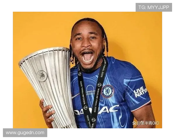 欧洲足坛再掀转会风暴多名巨星加盟豪门球队引爆新赛季热潮