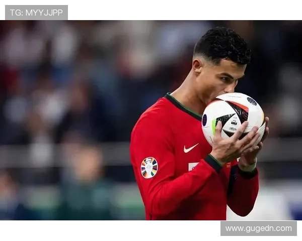 C罗领衔葡萄牙再创辉煌,豪取个人与团队荣誉新高 C罗领衔葡萄牙再创辉煌,豪取个人与团队荣誉新高