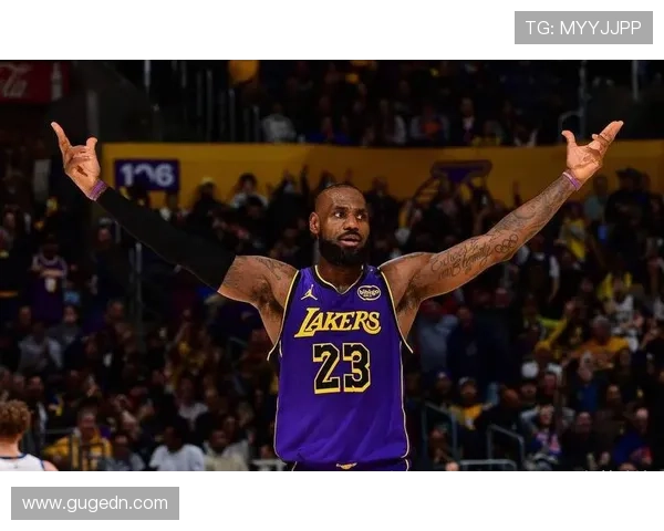 詹姆斯再创历史新纪录带领湖人力克勇士迎来赛季首胜 詹姆斯再创历史新纪录带领湖人力克勇士迎来赛季首胜